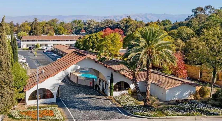 Super 8 By Wyndham San Jose Airport Motel ซานตาคลารา ภายนอก รูปภาพ